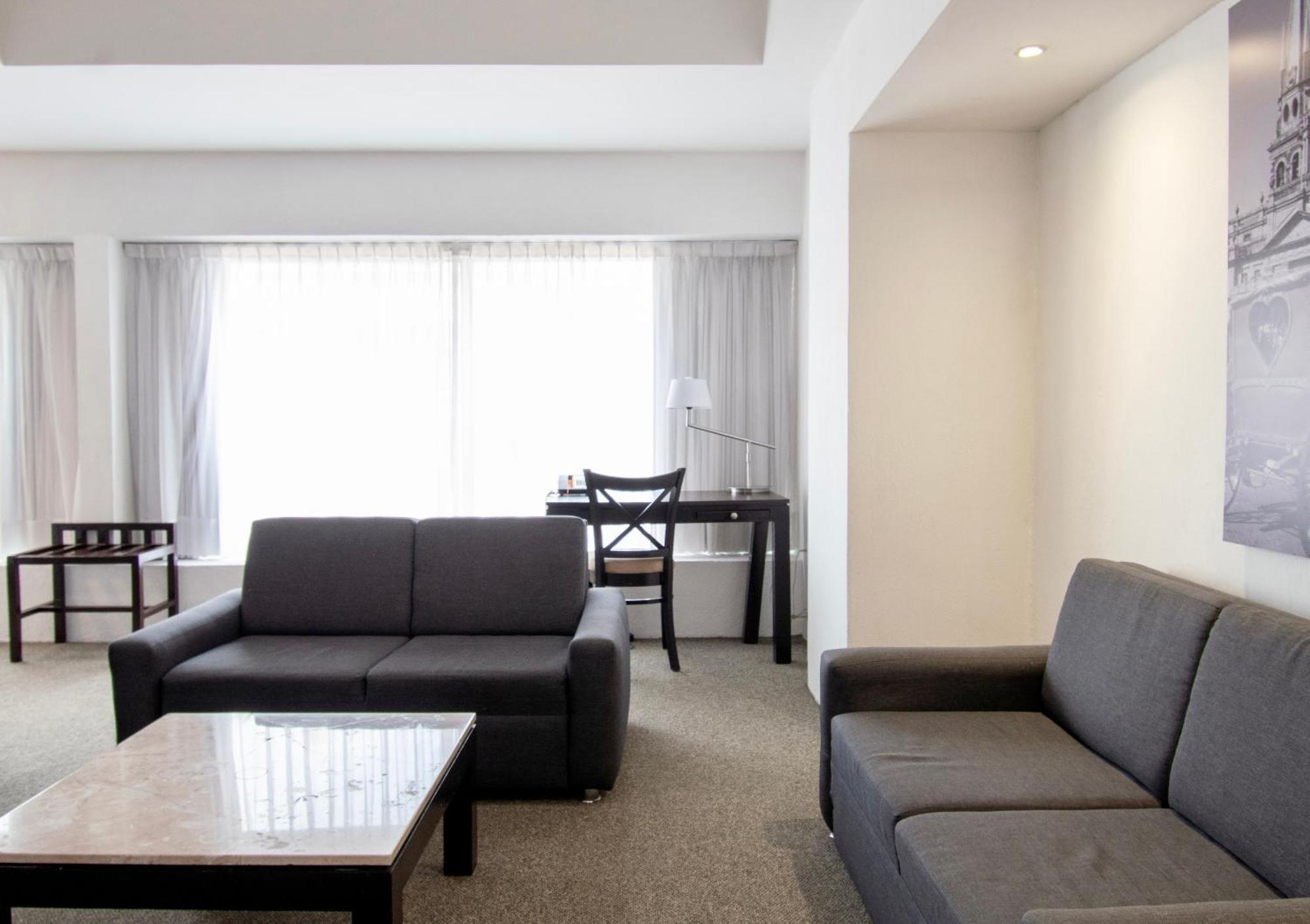 Hotel Plaza Genova Centro Guadalajara Exteriör bild